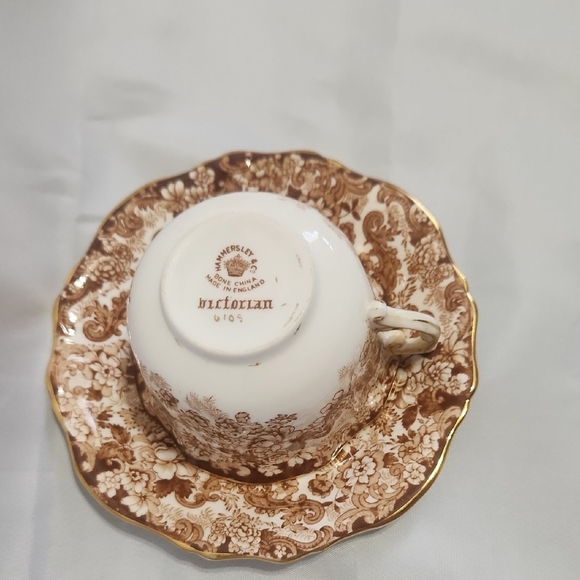 Elegant Floral Teacup and Saucer Set - Picture 2 of 6